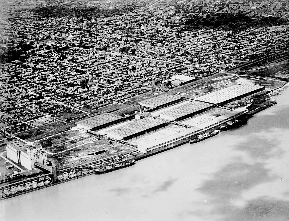 Uptown port facilities from the air in 1922. The port has worked this river for more than a century.