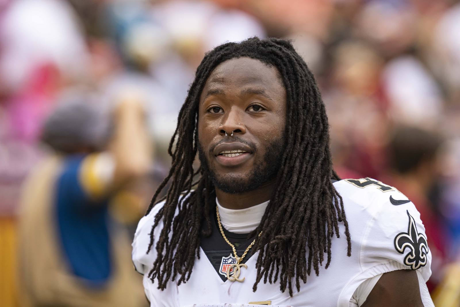 Alvin Kamara during the Saints' 2021 game at Washington. The 31-year-old starts at running back Monday night with Etienne sidelined.