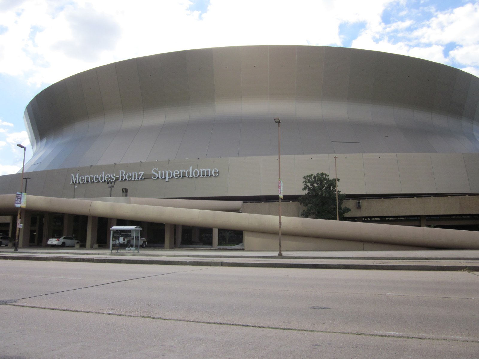 The Superdome from Poydras Street. Sunday's loss dropped the Saints to 1-2.