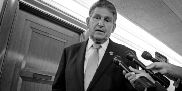 Manchin’s Game-Changing Decision: Independent Registration Revolutionizes West Virginia Politics